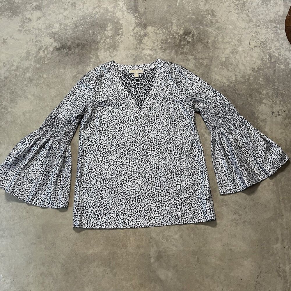 Michael Kors Blouse Womens M V Neck Animal Print Bell‎ Sleeve Tunic Silver/Black